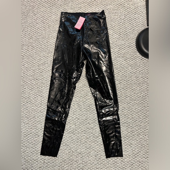 COMMANDO Perfect Control Patent Leather Legging in Black - Picture 2 of 7